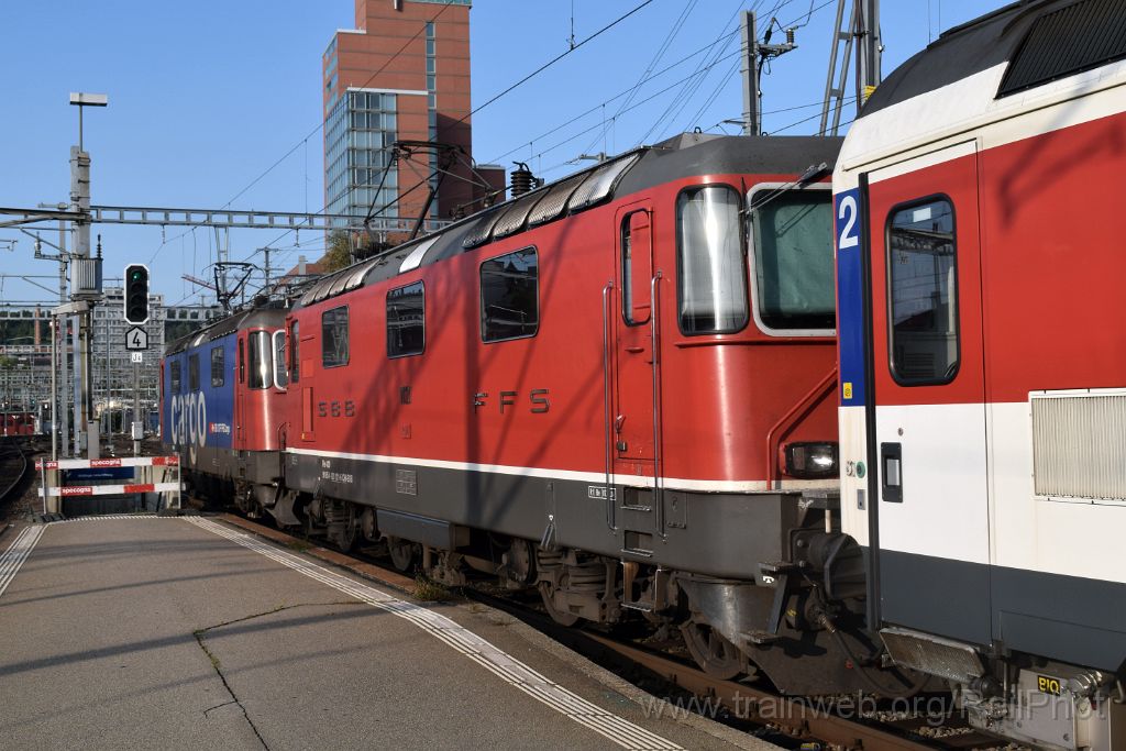 4608-0021-280817.jpg - SBB-CFF Re 421.379-9 + Re 4/4" 11121 / Winterthur 28.8.2017