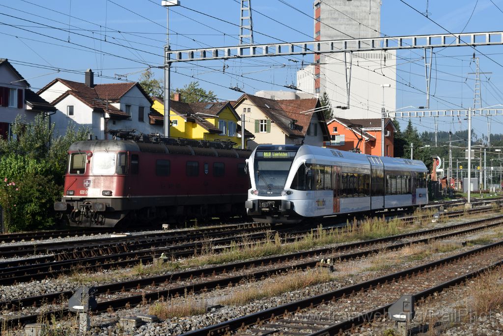 4608-0048-290817.jpg - Thurbo RABe 526.701-8 "Kanton Thurgau" + SBB-CFF Re 6/6 11609 "Uzwil" / Wil 29.8.2017