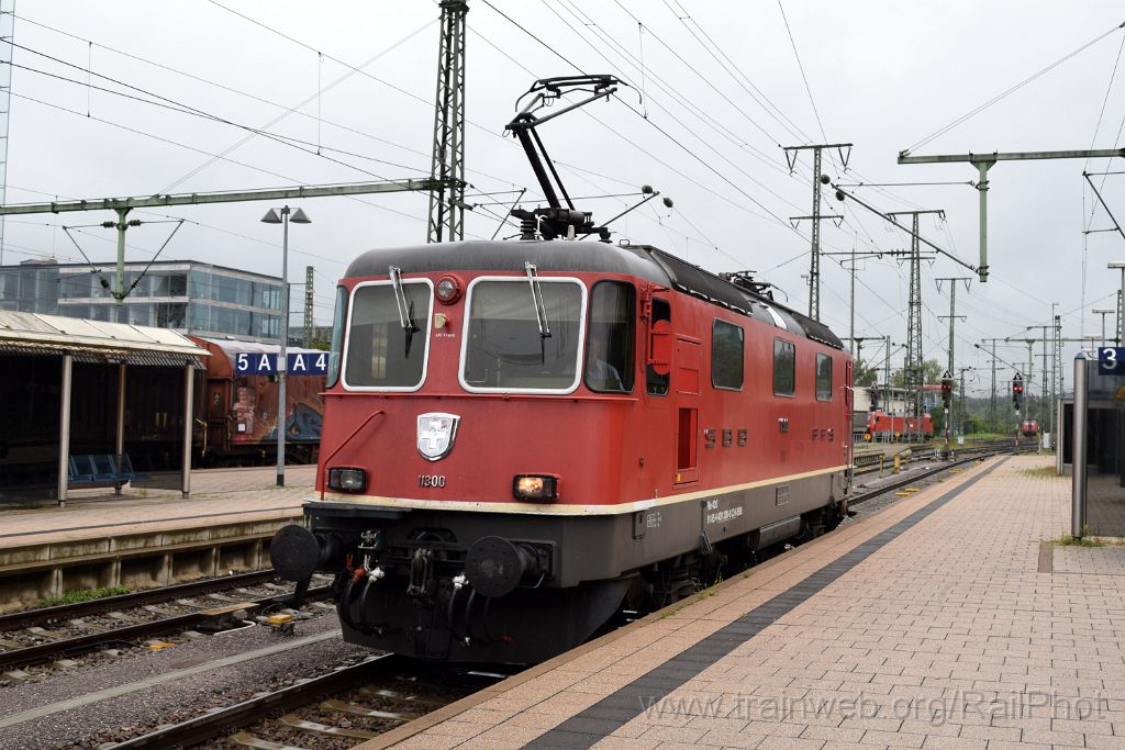 4630-0038-310817.jpg - SBB-CFF Re 4/4" 11300 / Singen (Htw) 31.8.2017