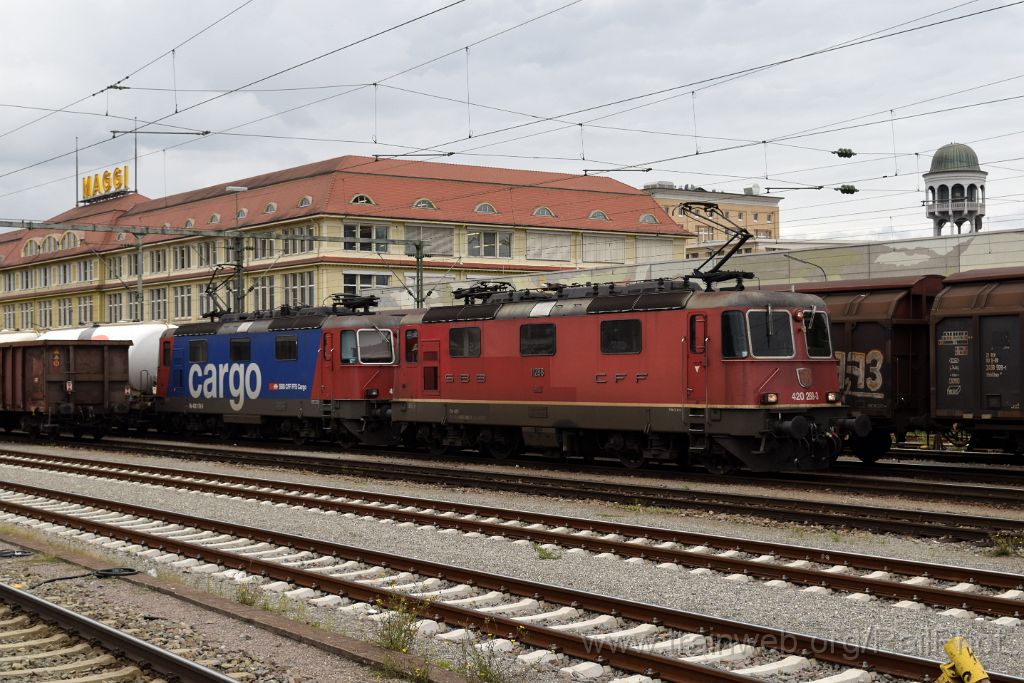 4650-0007-070917.jpg - SBB-CFF Re 4/4" 11288 + Re 420.178-6 / Singen (Htw) 7.9.2017