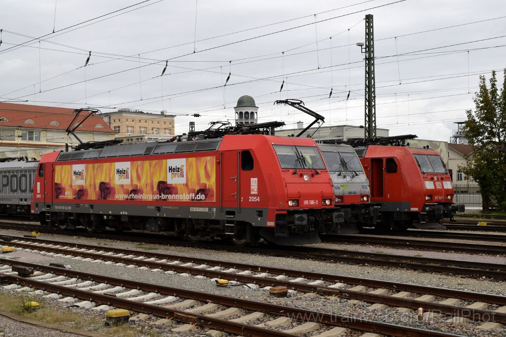 4654-0037-070917.jpg - HGK 185.586-5 "Rheinbraun Brennstoff" + BLS Re 486.502-8 + DBAG 185.140-1 / Singen (Htw) 7.9.2017
