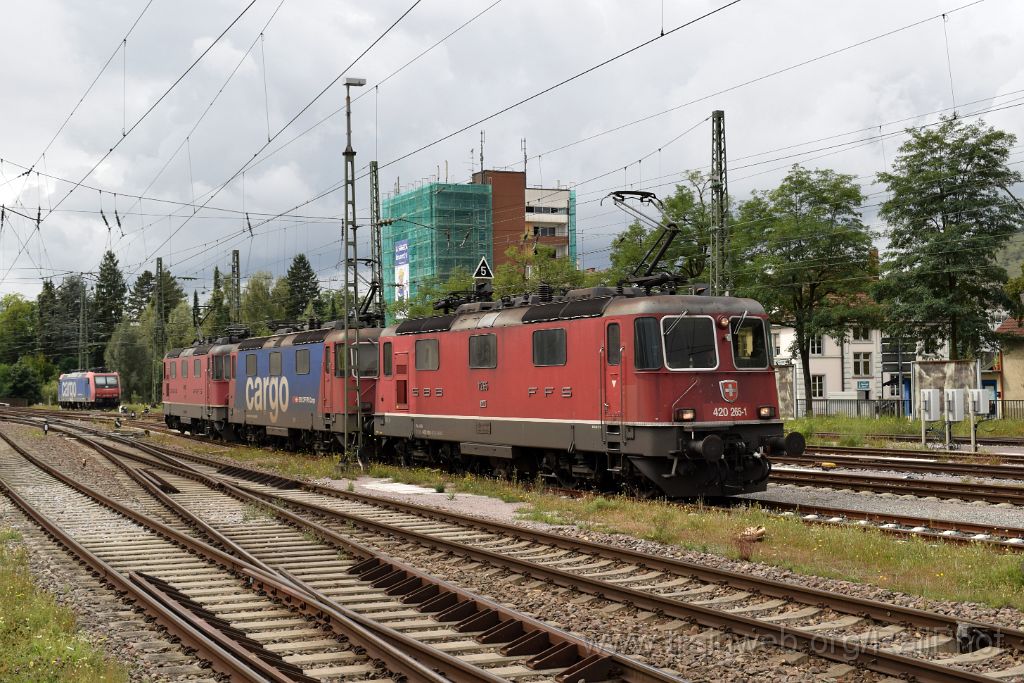 4656-0033-070917.jpg - SBB-CFF Re 4/4" 11265 + Re 421.372-4 + Re 4/4" 11334 / Singen (Htw) 7.9.2017