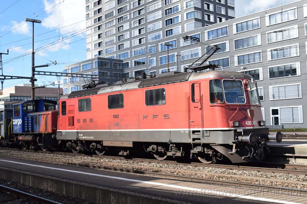 4669-0005-031017.jpg - SBB-CFF Re 4/4"' 11367 + Tm 232.141-2 / Zürich-Altstetten 3.10.2017