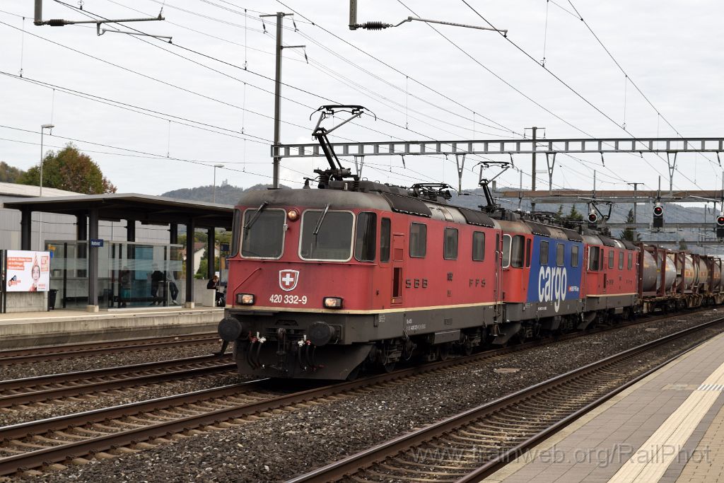 4678-0026-041017.jpg - SBB-CFF Re 4/4" 11332 + Re 421.372-4 + Re 4/4" 11348 / Rothrist 4.10.2017