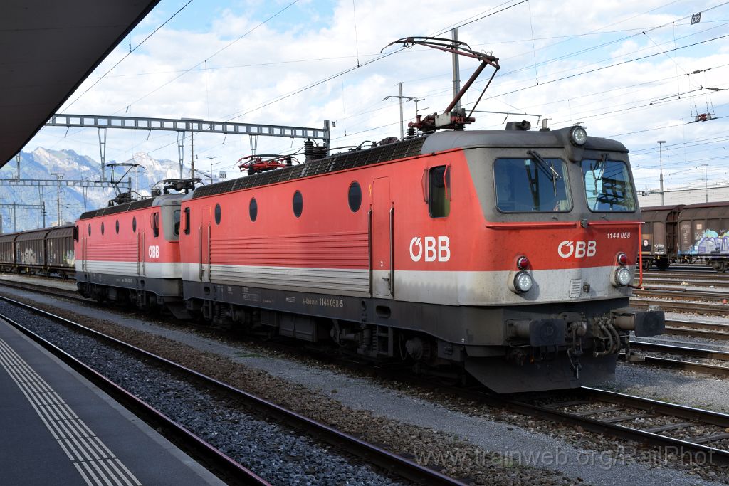4695-0044-051017.jpg - ÖBB 1144.058 + 1144.039 / Buchs SG 5.10.2017