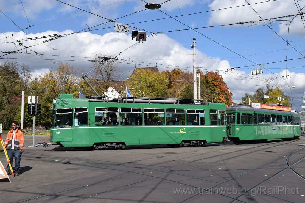4707-0013-121017.jpg - BVB Be 4/4 484 + B4 1502 / Centralbahnplatz 12.10.2017
