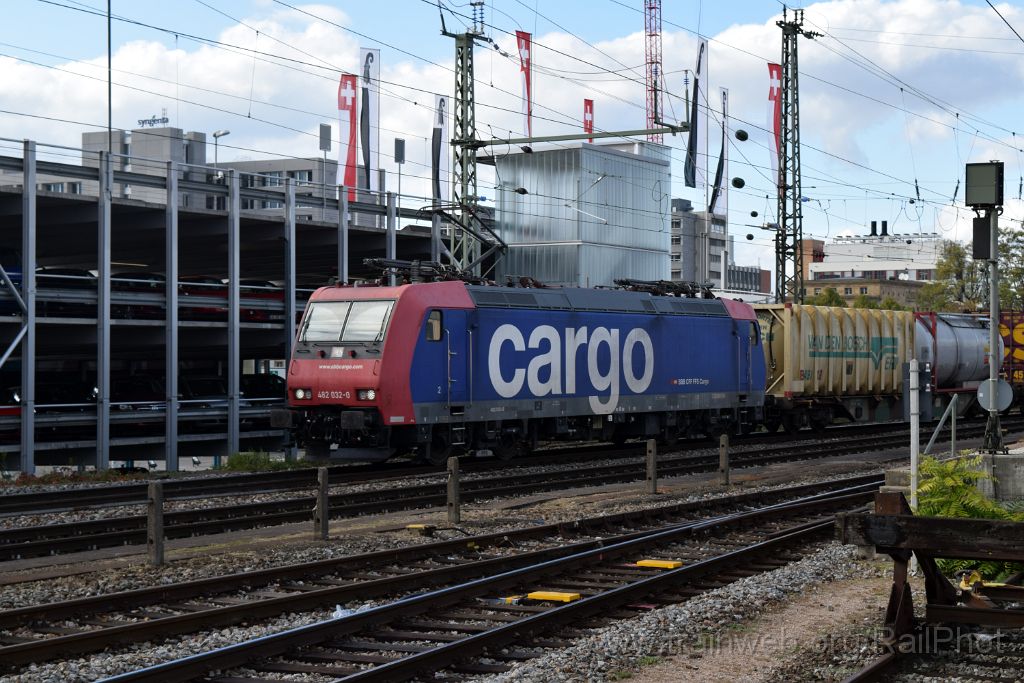 4715-0045-121017.jpg - SBB-CFF Re 482.032-0 / Basel Badische Bahnhof 12.10.2017