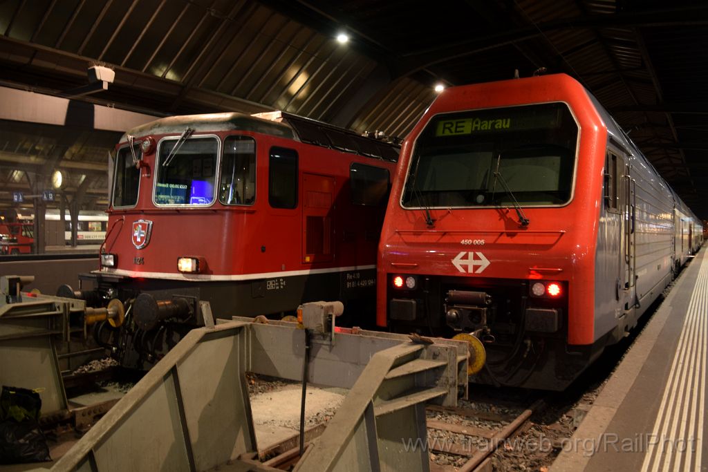 4757-0019-061117.jpg - SBB-CFF Re 450.005-4 "Kilchberg" + Re 4/4" 11124 / Zürich HB 6.11.2017