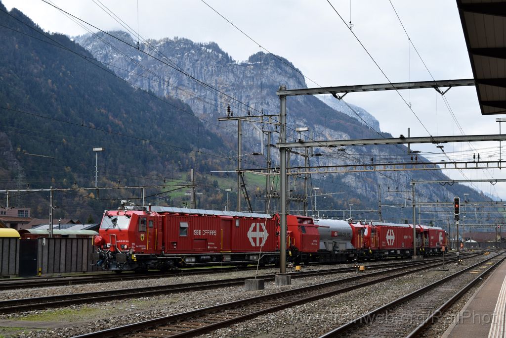 4761-0016-071117.jpg - SBB-CFF XTmas 021 "Uri" + XTmas 011 "Uri" + Xans 011 "Uri" + XTmas 011 "Uri" / Erstfeld 7.11.2017