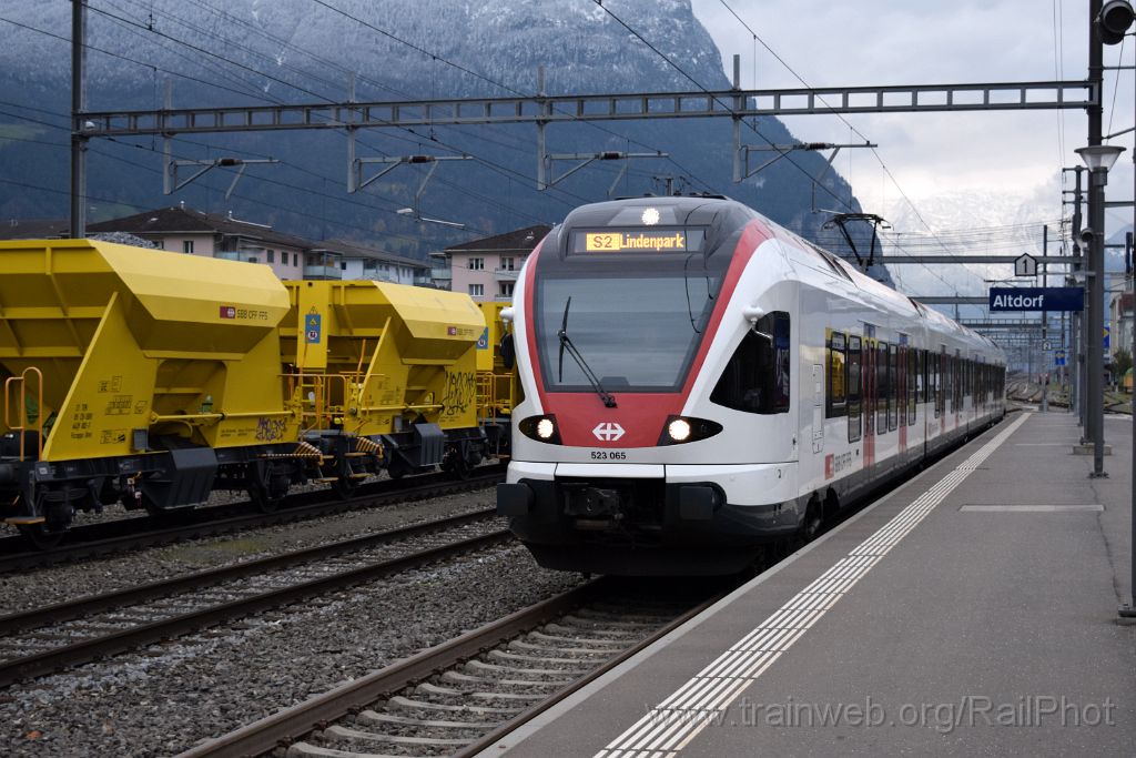 4765-0043-071117.jpg - SBB-CFF RABe 523.065 / Altdorf 7.11.2017
