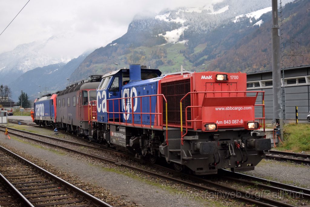 4767-0008-071117.jpg - SBB-CFF Re 484.020-3 + Re 620.032-3 "Däniken" + Am 843.087-8 / Altdorf 7.11.2017