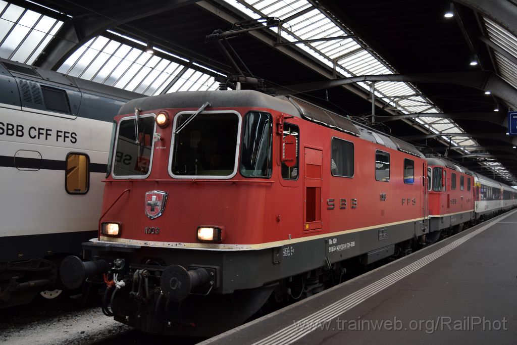 4770-0013-081117.jpg - SBB-CFF Re 4/4" 11303 + Re 4/4" 11301 / Zürich HB 8.11.2017