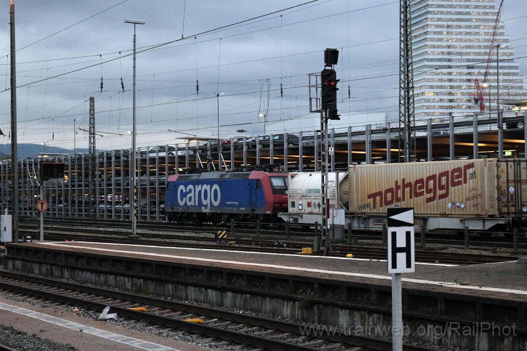 4772-0005-081117.jpg - SBB-CFF Re 482.002-3 / Basel Badische Bahnhof 8.11.2017