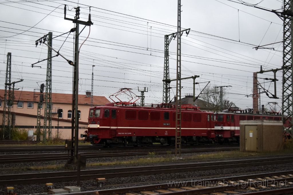 4775-0044-101117.jpg - EBS E 242.145-1 + 142.110-6 / Fulda Hbf 10.11.2017