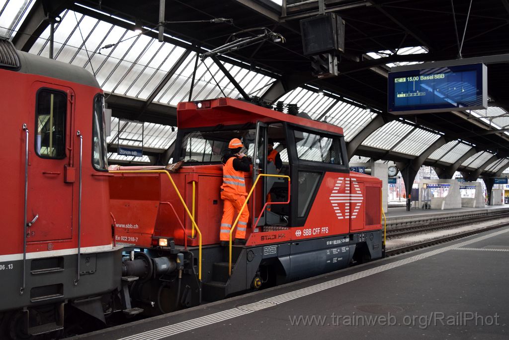 4795-0009-231217.jpg - SBB-CFF Ee 922.018-7 / Zürich HB 23.12.2017