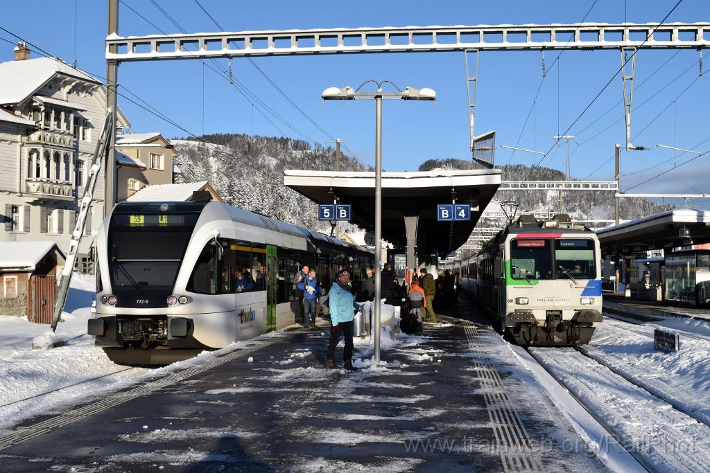 4800-0046-291217.jpg - Thurbo RABe 526.772-9 + SOB RBDe 561.081-1 / Wattwil 29.12.2017