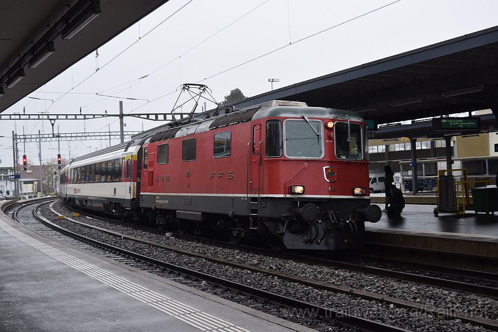 4802-0039-301217.jpg - SBB-CFF Re 4/4" 11124 / Wil 30.12.2017