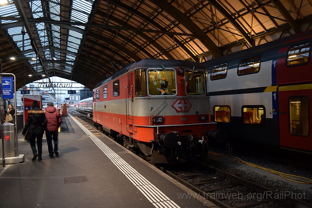 4804-0001-301217.jpg - SBB-CFF Re 4/4" 11108 / St.Gallen HB 30.12.2017