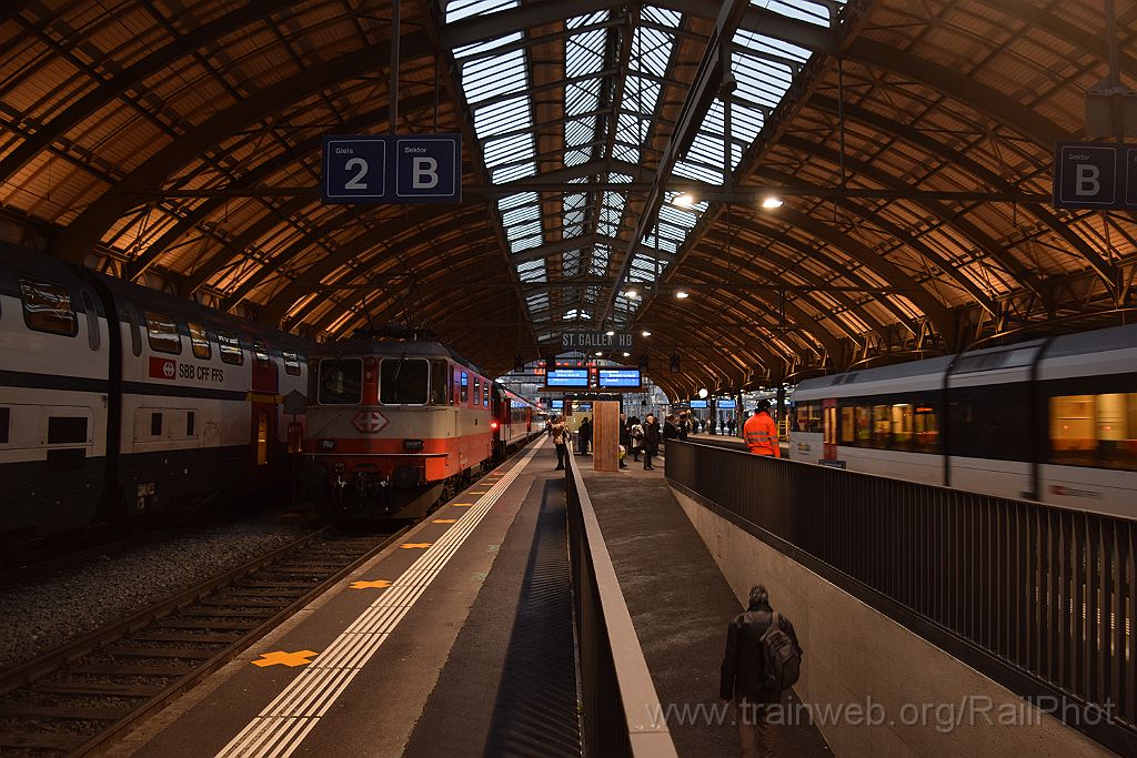 4804-0022-301217.jpg - SBB-CFF Re 4/4" 11108 / St.Gallen HB 30.12.2017