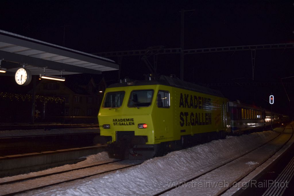 4806-0009-301217.jpg - SOB Re 446.018-4 "Akademie St.Gallen" / Wattwil 30.12.2017