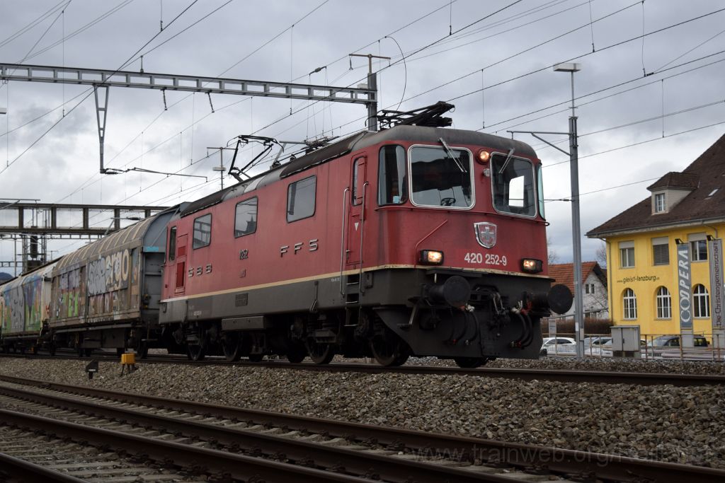 4811-0021-050118.jpg - SBB-CFF Re 4/4" 11252 / Lenzburg 5.1.2018