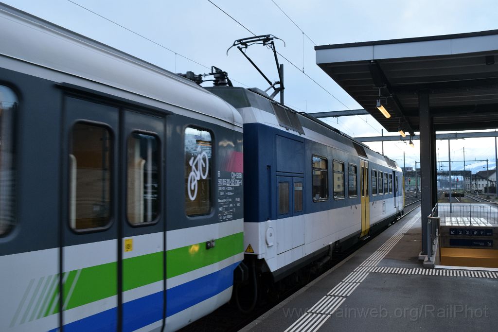 4824-0033-060118.jpg - OeBB NPZ RBDe 4/4 207 "Balsthal" / Wattwil 6.1.2018