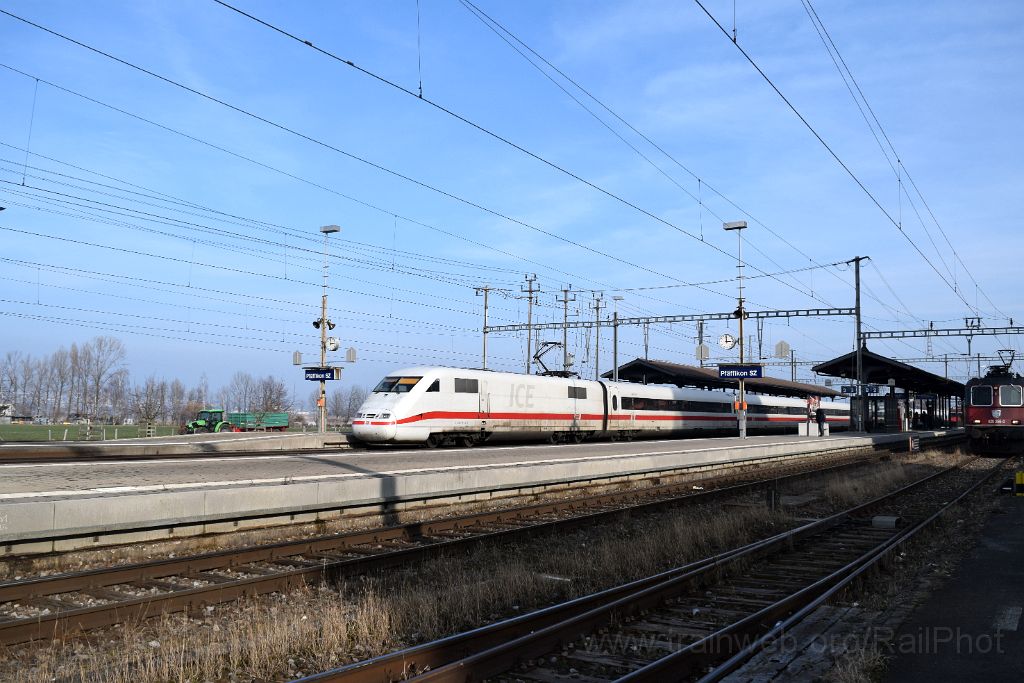 4837-0024-060218.jpg - DBAG ICE 401.074-0 "Zürich" / Pfäffikon SZ 6.2.2018