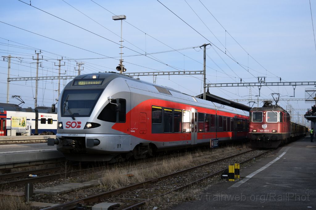 4842-0010-060218.jpg - SOB RABe 526.048-4 "Kronberg" + SBB-CFF Re 4/4" 11256 (Re 420.256-0) / Pfäffikon SZ 6.2.2018