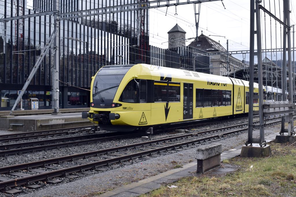 4870-0020-120318.jpg - Thurbo RABe 526.744-8 + RABe 526.707-5 "Top Blitz" / St.Gallen HB 12.3.2018