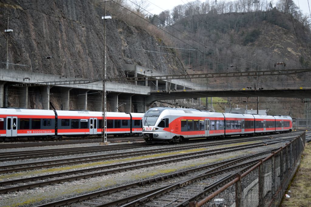 4877-0001-130318.jpg - SOB RABe 526.043-5 "Churfirsten" + RABe 526.042-7 "Chrüzberg" / Ziegelbrücke 13.3.2018