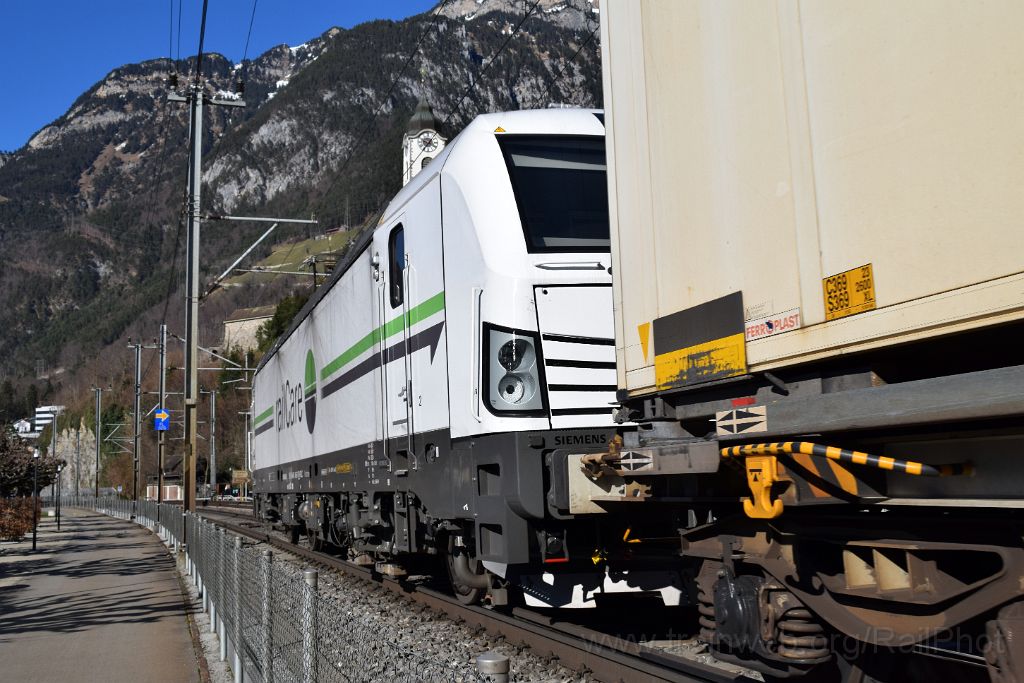 4883-0019-140318.jpg - RailCare Rem 476.455-1 "Bern" / Flüelen (Seestrasse) 14.3.2018