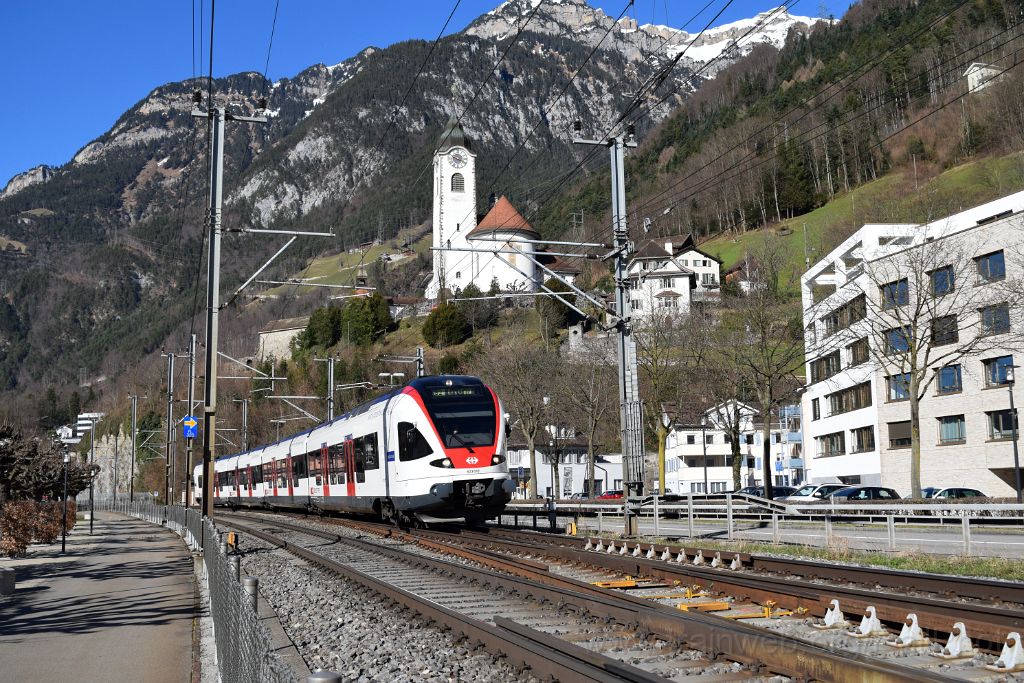 4883-0028-140318.jpg - SBB-CFF RABe 523.012 / Flüelen (Seestrasse) 14.3.2018