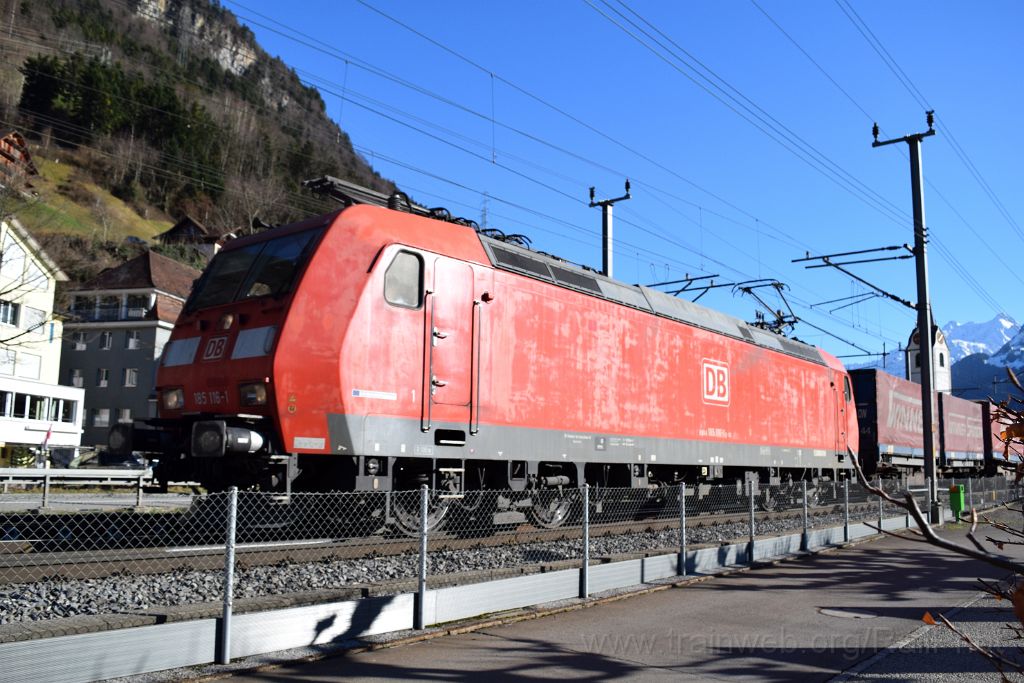 4883-0047-140318.jpg - DBAG 185.116-1 / Flüelen (Seestrasse) 14.3.2018