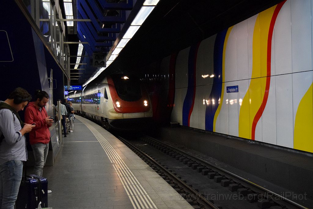 4889-0011-080418.jpg - SBB-CFF ICN RABDe 500.028 "Francisco Borromini" / Zürich-Flughafen 8.4.2018