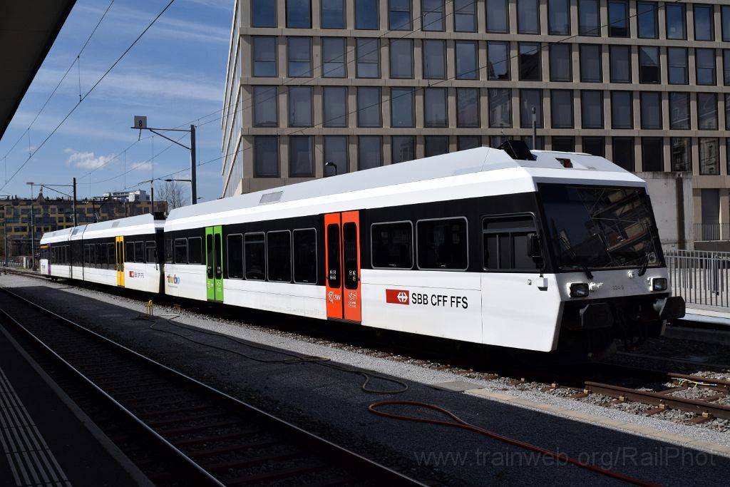 4890-0012-100418.jpg - Thurbo Bt 224 + RABe 526.687-9 / St.Gallen HB 10.4.2018