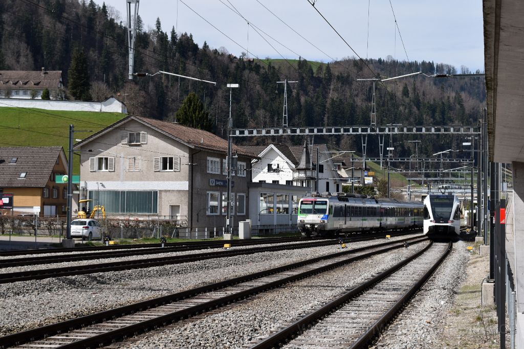 4893-0006-110418.jpg - Thurbo RABe 526.769-5 "Maienfeld" + SOB RBDe 561.081-1 / Wattwil 11.4.2018