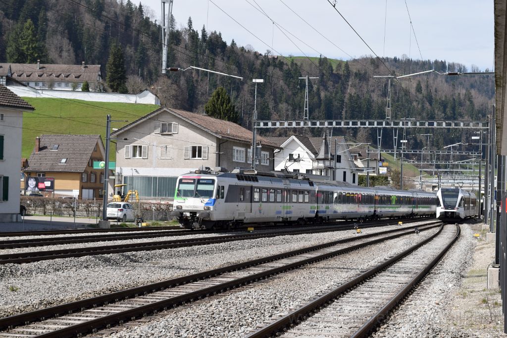 4893-0013-110418.jpg - Thurbo RABe 526.769-5 "Maienfeld" + SOB RBDe 561.081-1 / Wattwil 11.4.2018