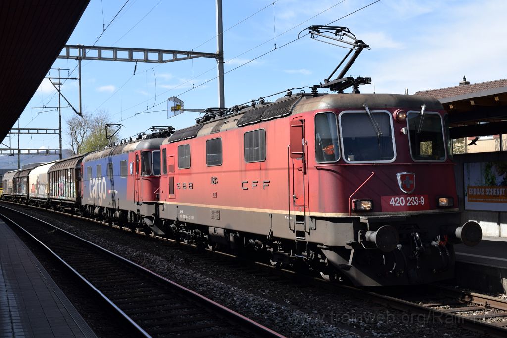 4894-0043-120418.jpg - SBB-CFF Re 4/4" 11233 (Re 420.233-9) + Re 620.047-1 "Bex" / Lenzburg 12.4.2018