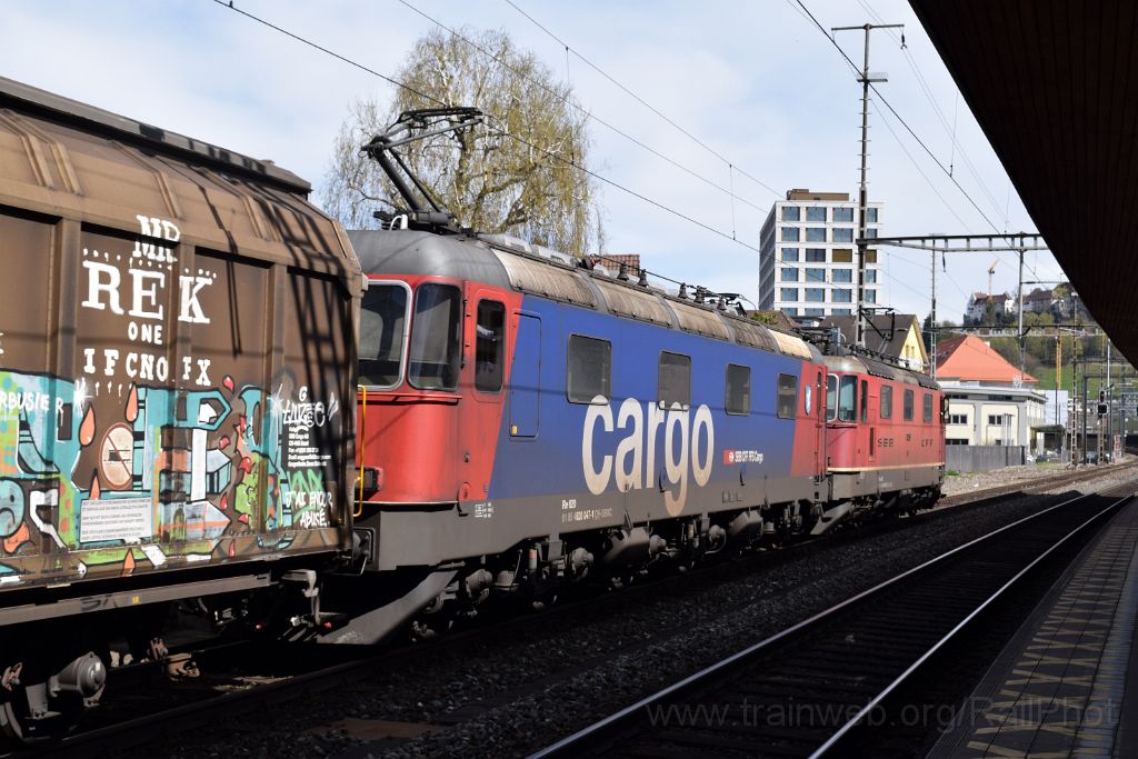 4894-0048-120418.jpg - SBB-CFF Re 4/4" 11233 (Re 420.233-9) + Re 620.047-1 "Bex" / Lenzburg 12.4.2018