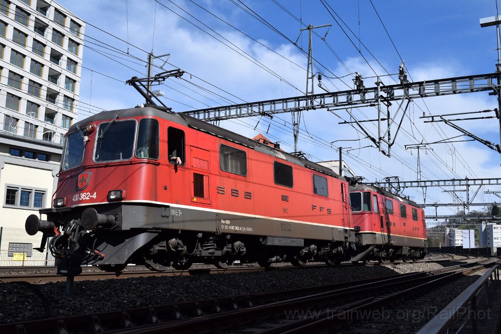 4895-0010-120418.jpg - SBB-CFF Re 4/4"' 11362 (Re 430.362-4) + Re 4/4" 11292 (Re 420.292-5) / Lenzburg 12.4.2018