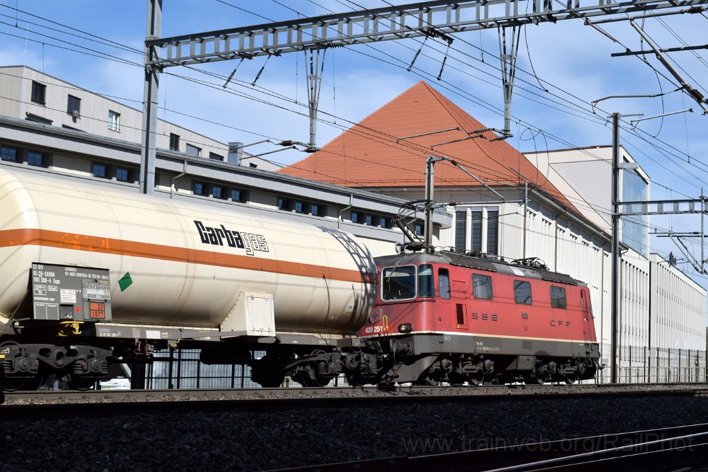 4898-0004-120418.jpg - SBB-CFF Re 4/4" 11251 (Re 420.251-1) / Lenzburg 12.4.2018