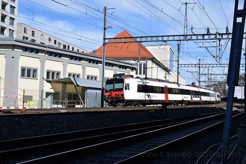 4902-0003-120418.jpg - SBB-CFF RBDe 560.264-4 / Lenzburg 12.4.2018