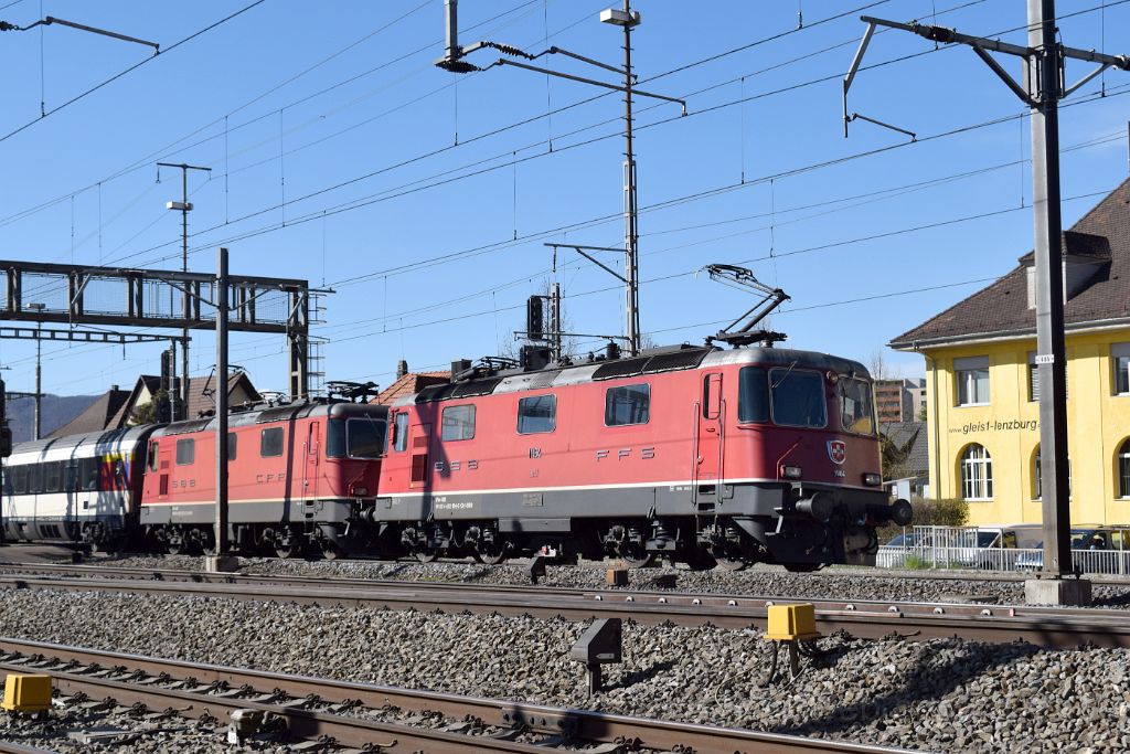 4902-0035-120418.jpg - SBB-CFF Re 4/4" 11164 (Re 420.164-6) + Re 4/4" 11303 (Re 420.303-0) / Lenzburg 12.4.2018