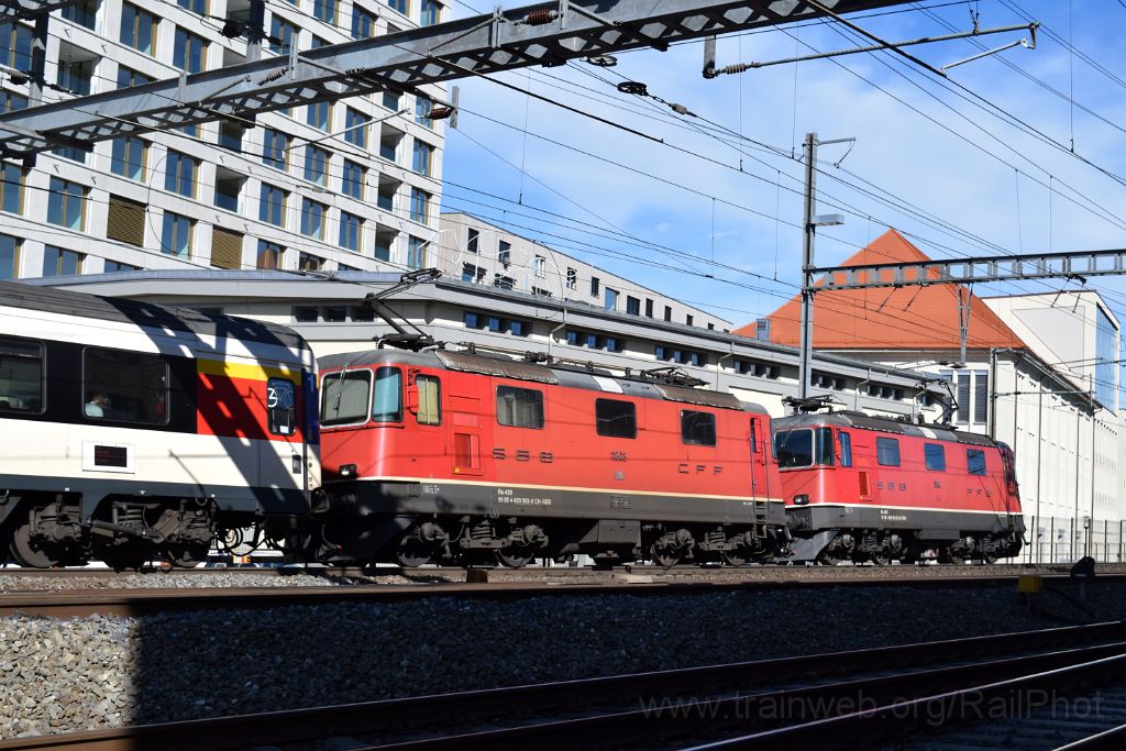 4902-0042-120418.jpg - SBB-CFF Re 4/4" 11164 (Re 420.164-6) + Re 4/4" 11303 (Re 420.303-0) / Lenzburg 12.4.2018