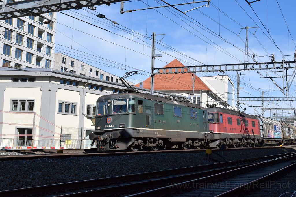 4903-0039-120418.jpg - SBB-CFF Re 4/4"' 11364 (Re 430.364-0) + Re 6/6 11630 (Re 620.030-7) "Herzogenbuchsee" / Lenzburg 12.4.2018