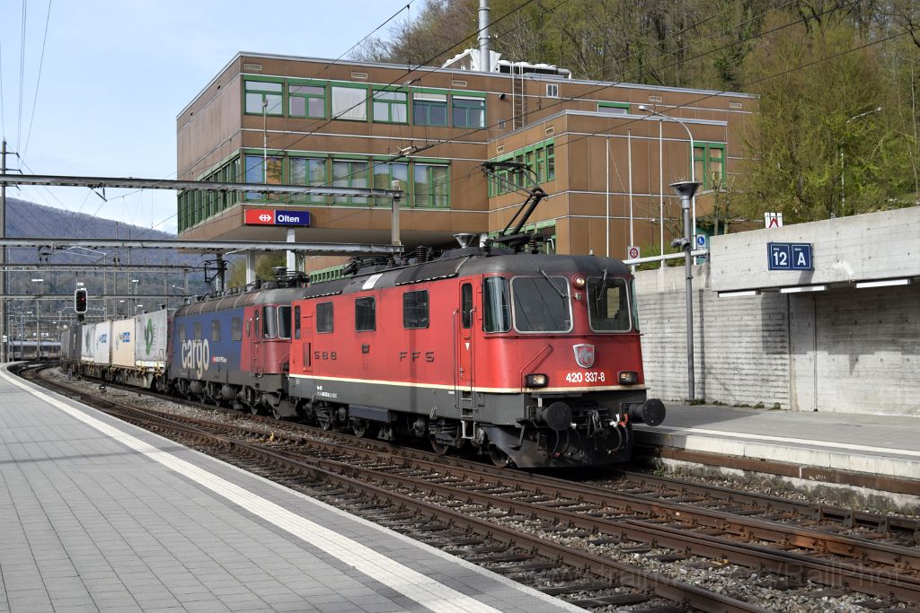 4926-0046-150418.jpg - SBB-CFF Re 4/4" 11337 (Re 420.337-8) + Re 620.062-0 "Reuchenette-Péry" / Olten 15.4.2018