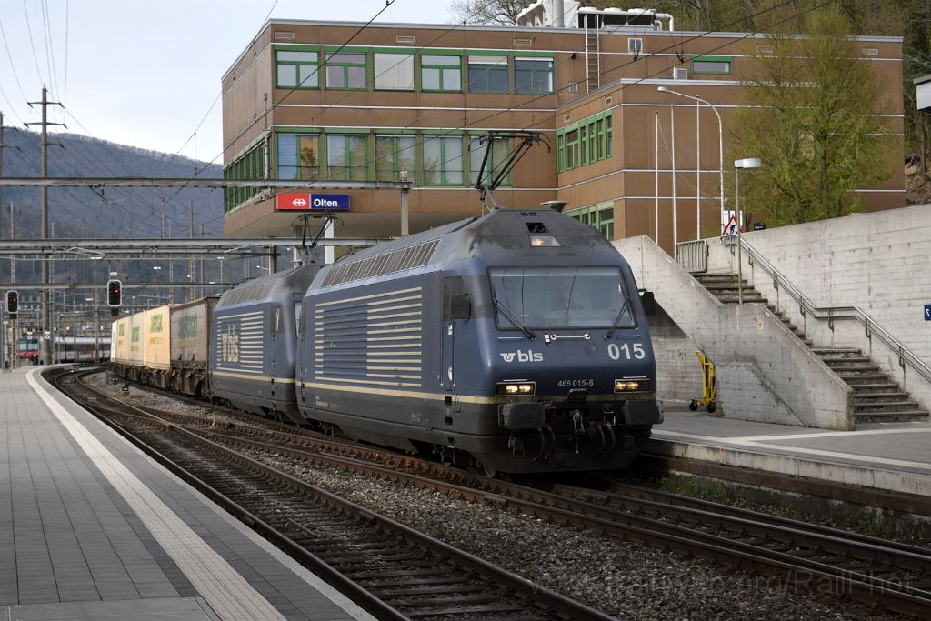 4928-0003-150418.jpg - BLS Re 465.015-6 "La Vue-des-Alpes" + Re 465.013-1 "Stockhorn" / Olten 15.4.2018