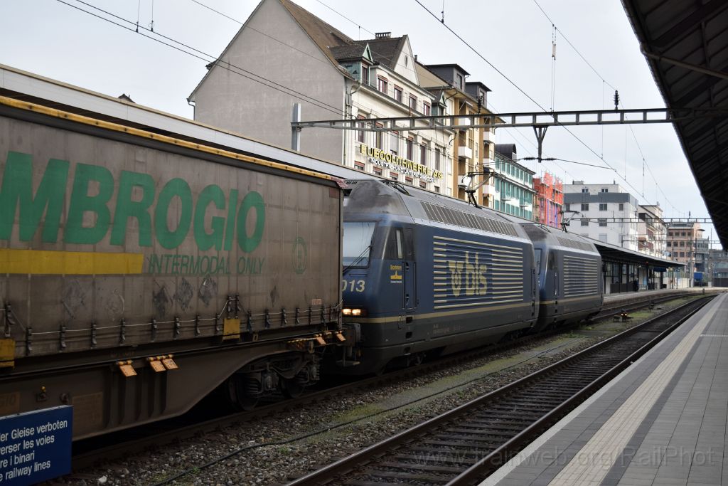 4928-0010-150418.jpg - BLS Re 465.015-6 "La Vue-des-Alpes" + Re 465.013-1 "Stockhorn" / Olten 15.4.2018
