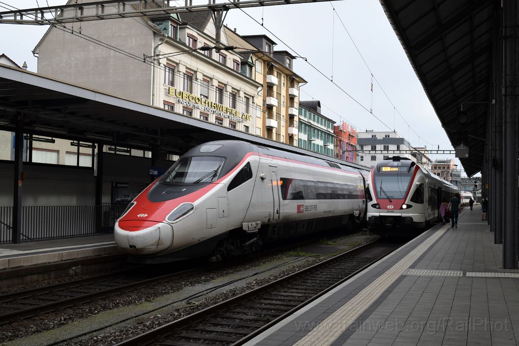 4928-0045-150418.jpg - SBB-CFF ETR 610.014 + RABe 523.066 / Olten 15.4.2018