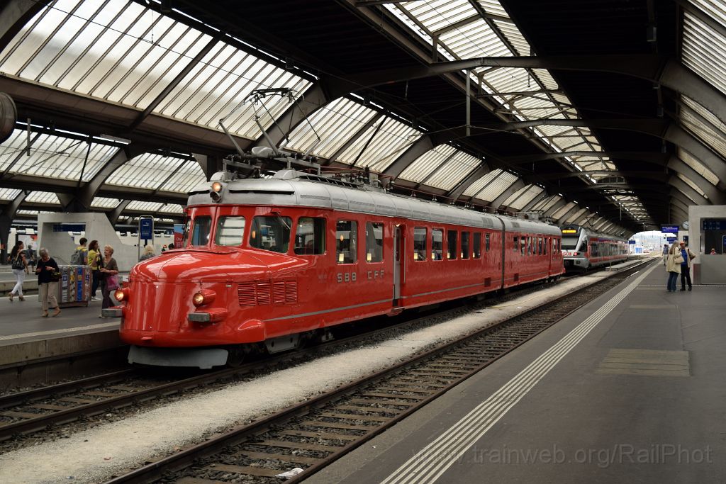 4999-0049-120618.jpg - SBB-CFF RAe 4/8 1021 + SOB RABe 526.060-9 "Hundwiler Höhi" / Zürich HB 12.6.2018